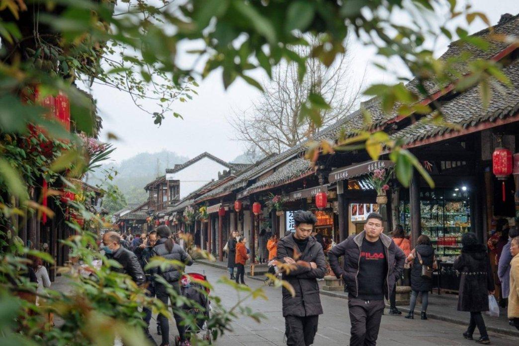 这里是南京!南京一商场被指贴旭日旗遭网友怒斥后撤下